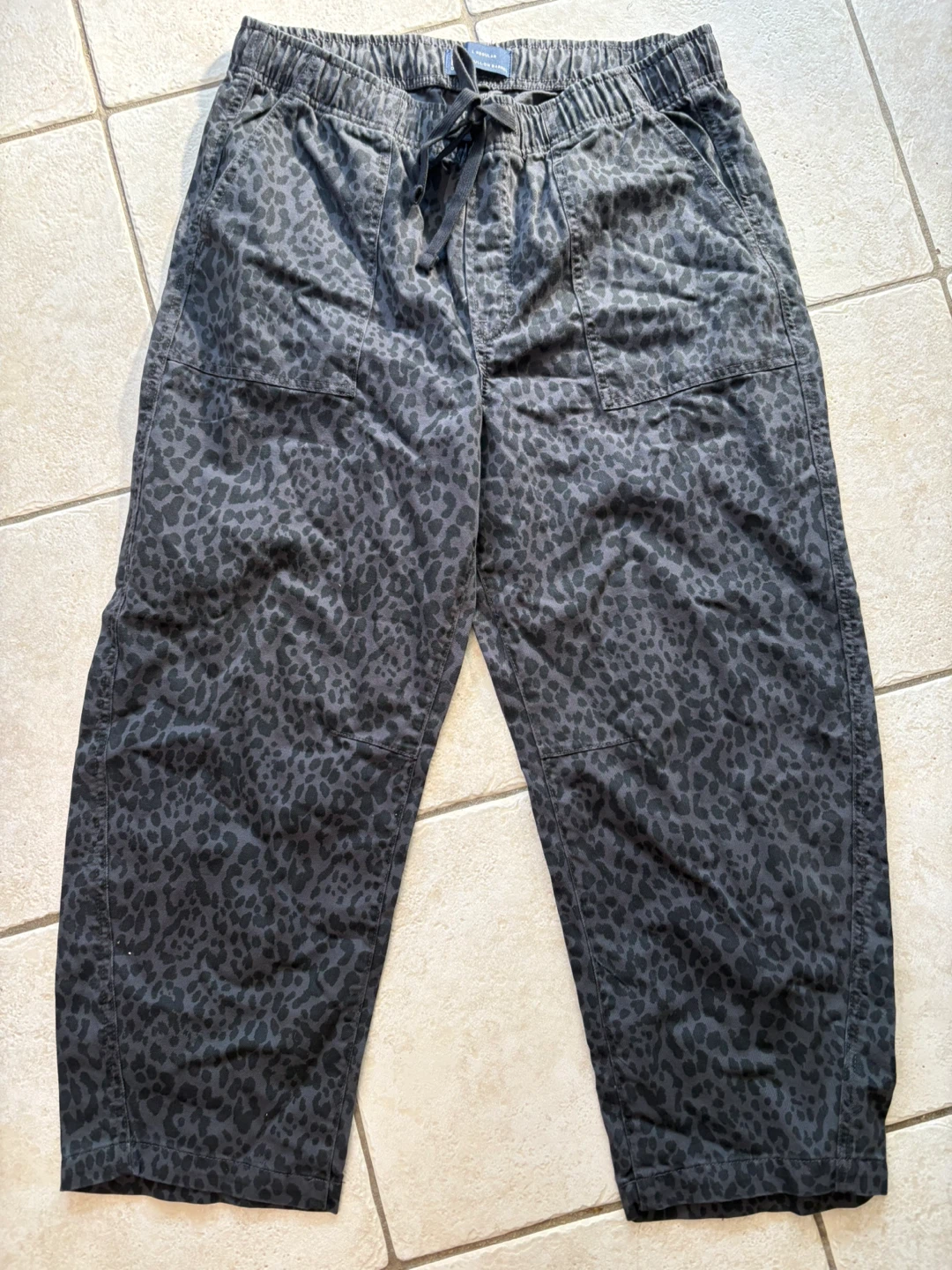 Gap Pull-On Barrel Pants - Women's Size L - Grey Leopard Print