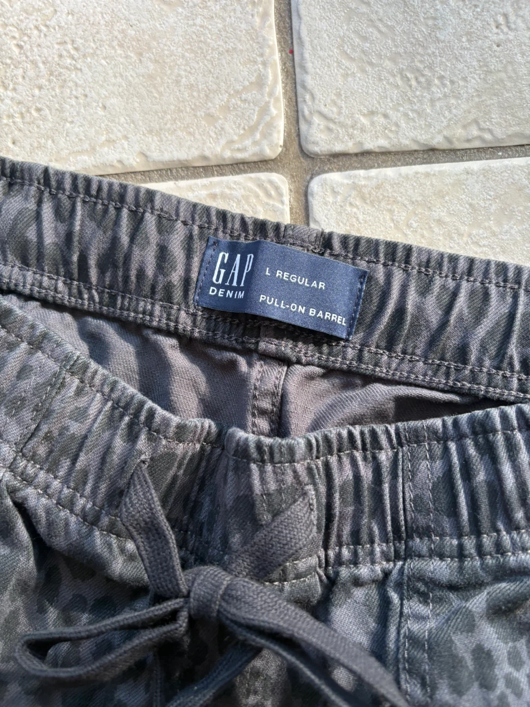 Gap Pull-On Barrel Pants - Women's Size L - Grey Leopard Print - photo 2