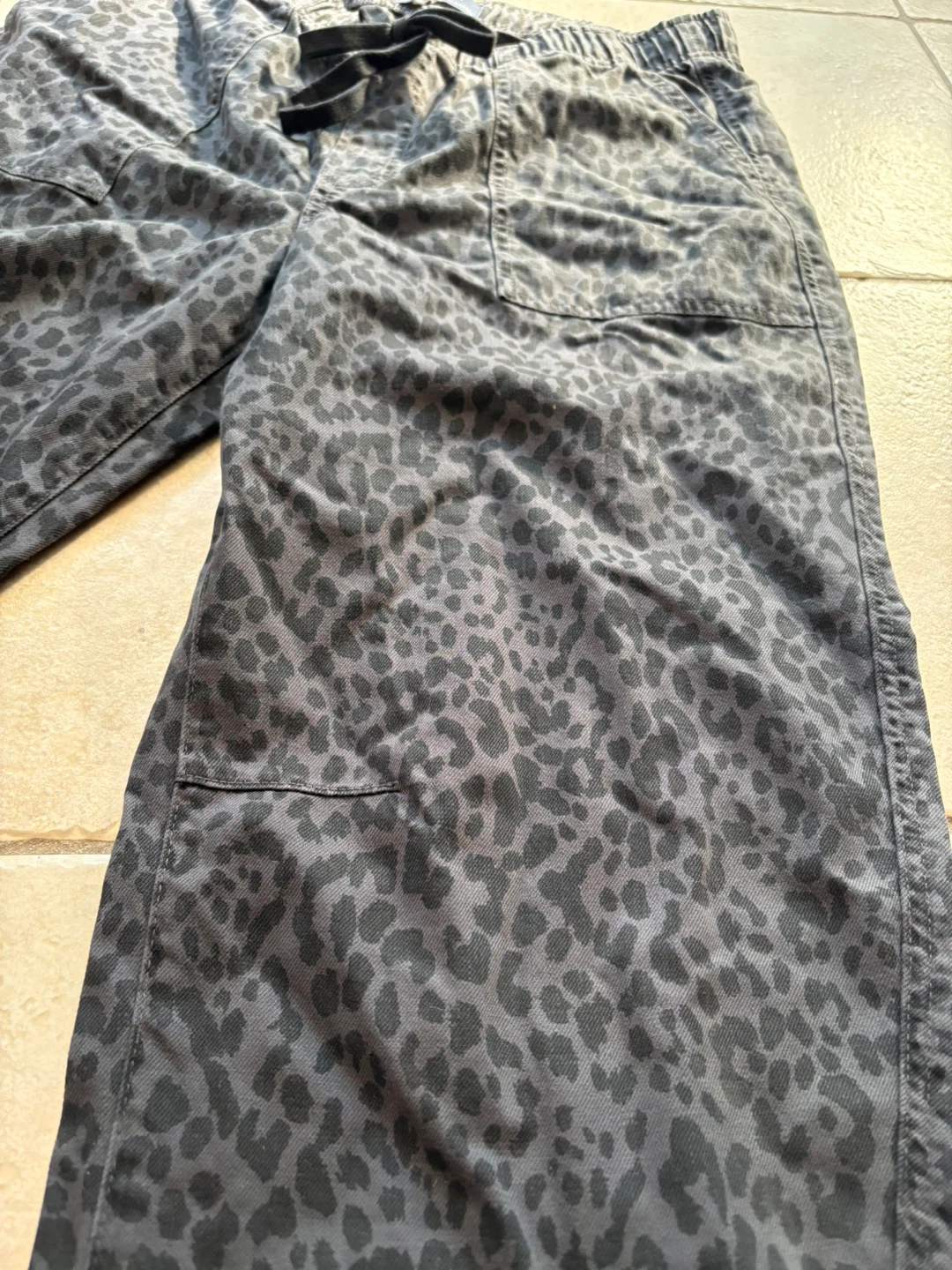 Gap Pull-On Barrel Pants - Women's Size L - Grey Leopard Print - photo 3