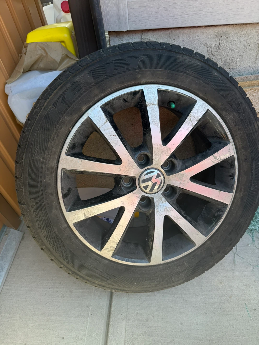 Volkswagen Alloy Wheel and Tire - photo 2