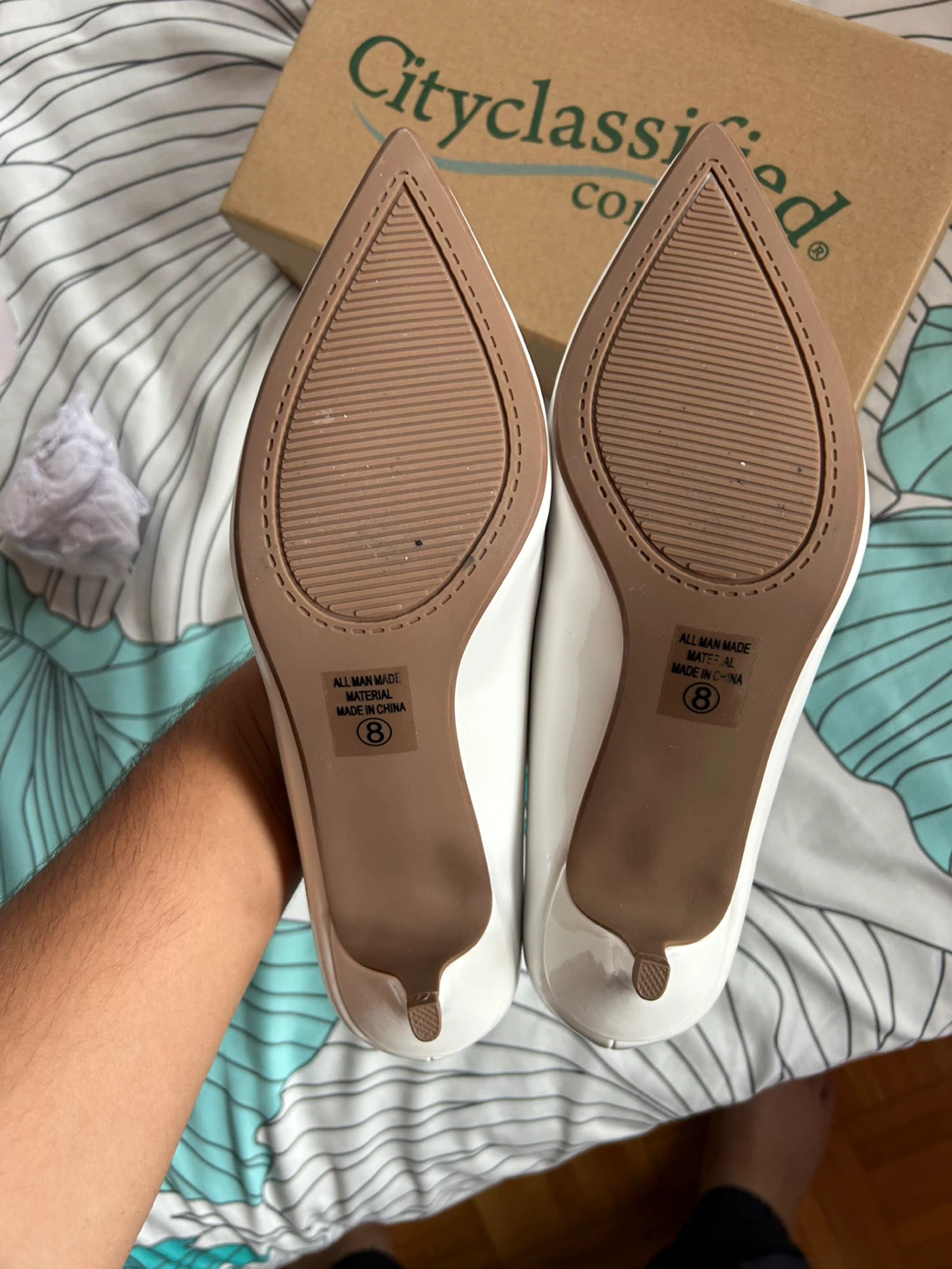 White Pointed Toe Heels Size 8 - photo 3