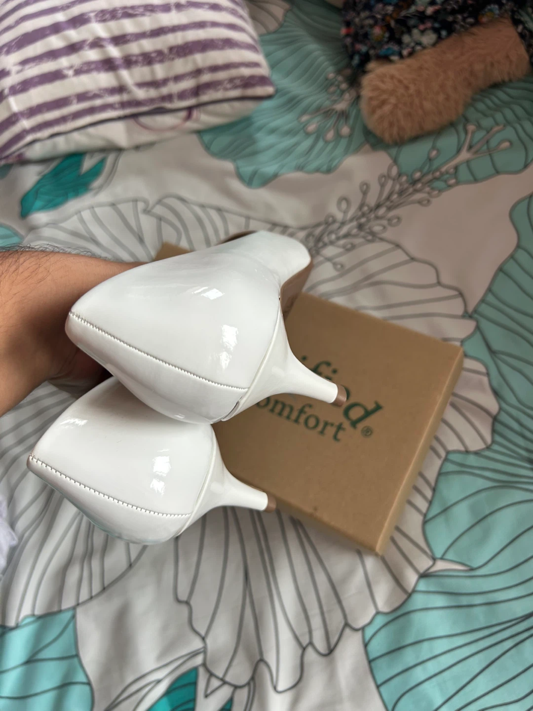 White Pointed Toe Heels Size 8 - photo 4