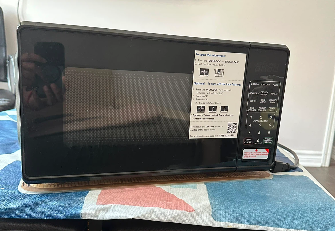 Black Microwave oven 0.7 cuft - photo 2