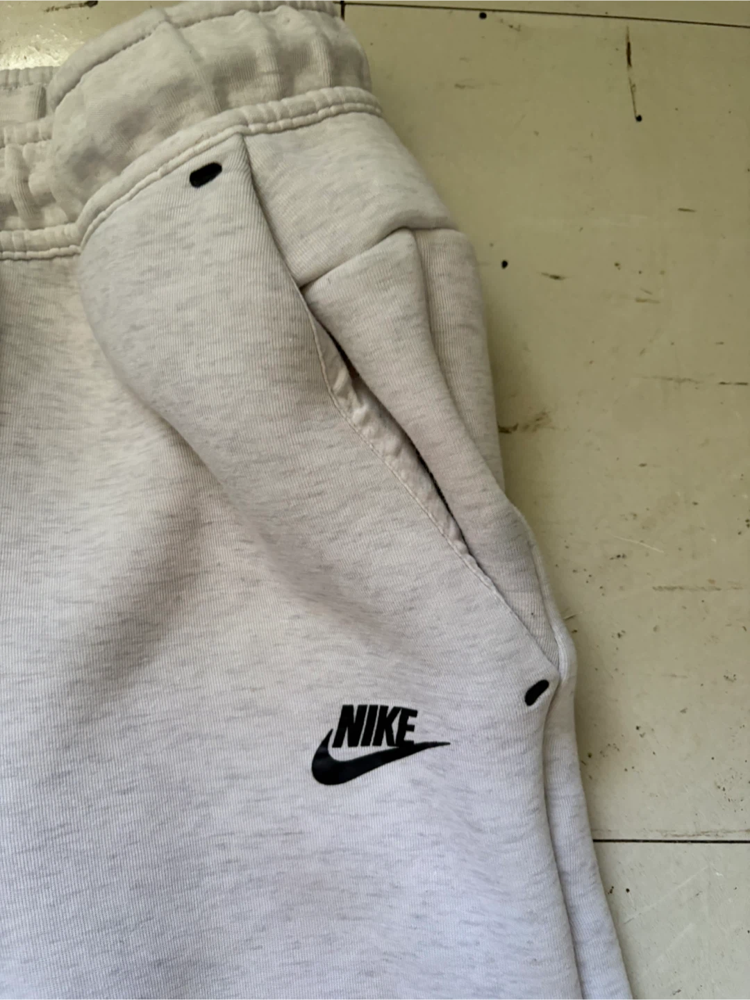 White Nike Tech Fleece Joggers Size M - photo 3