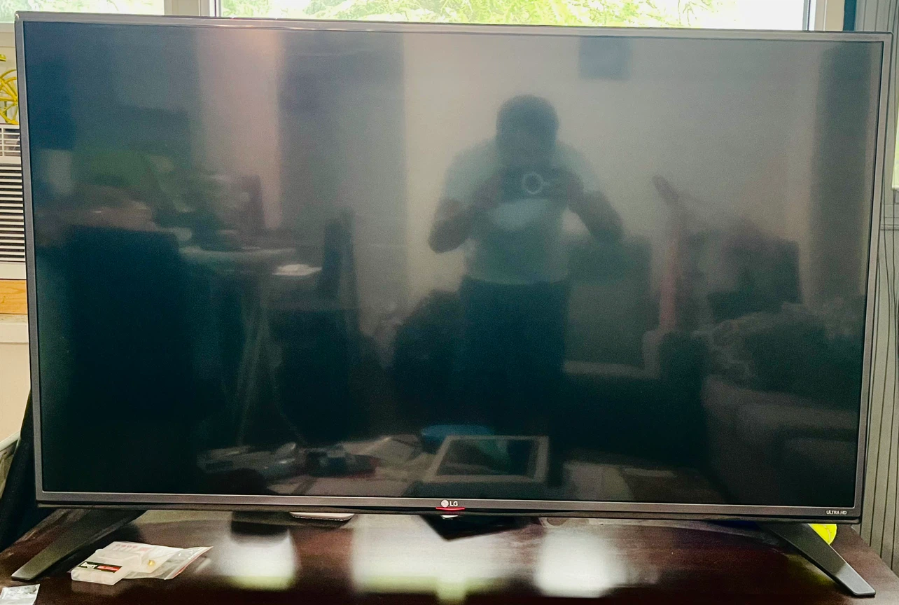 🔥 LG 48" inch ULTRA HD TV 🔥Moving Sale! - photo 2