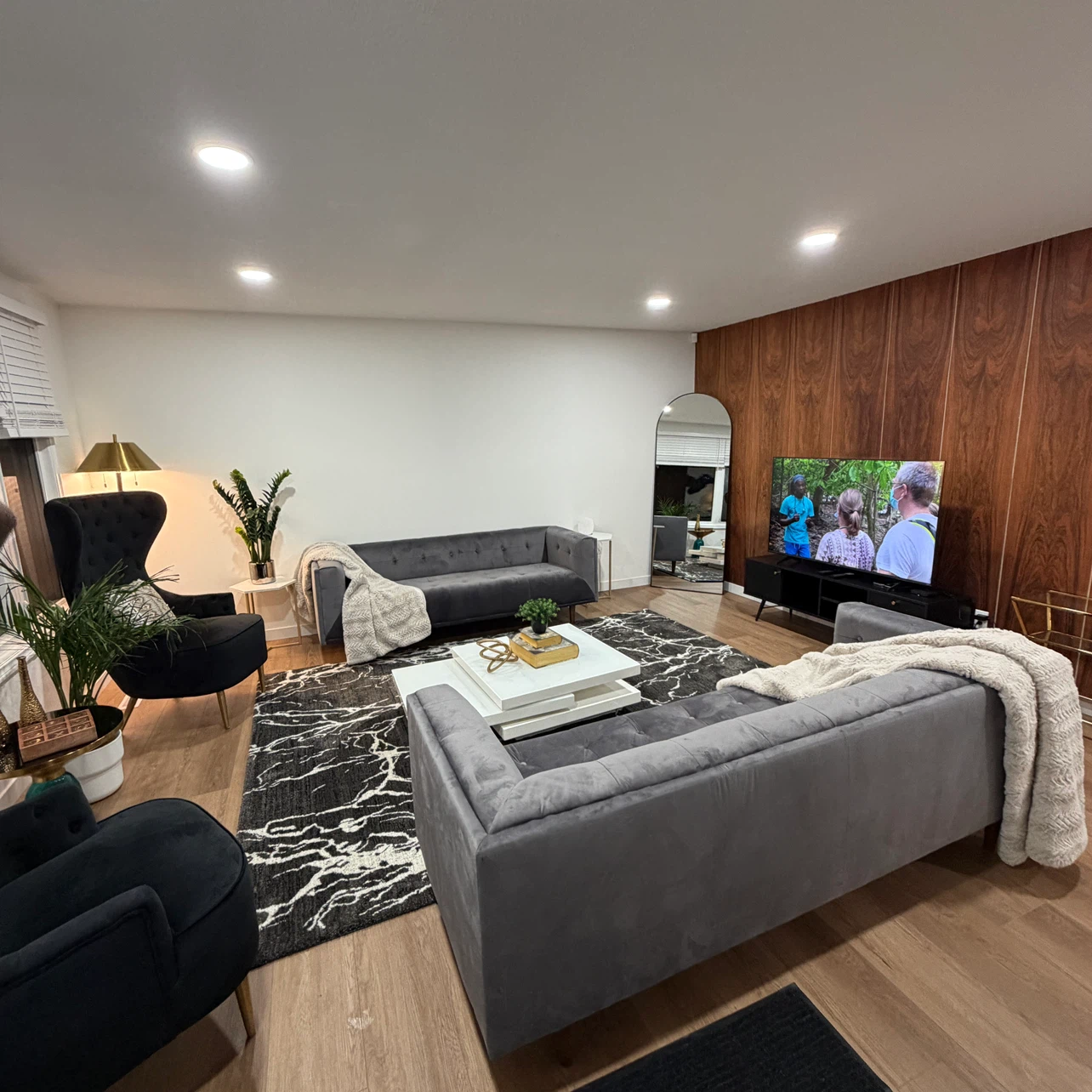 5 bedrooms furnished banglow house