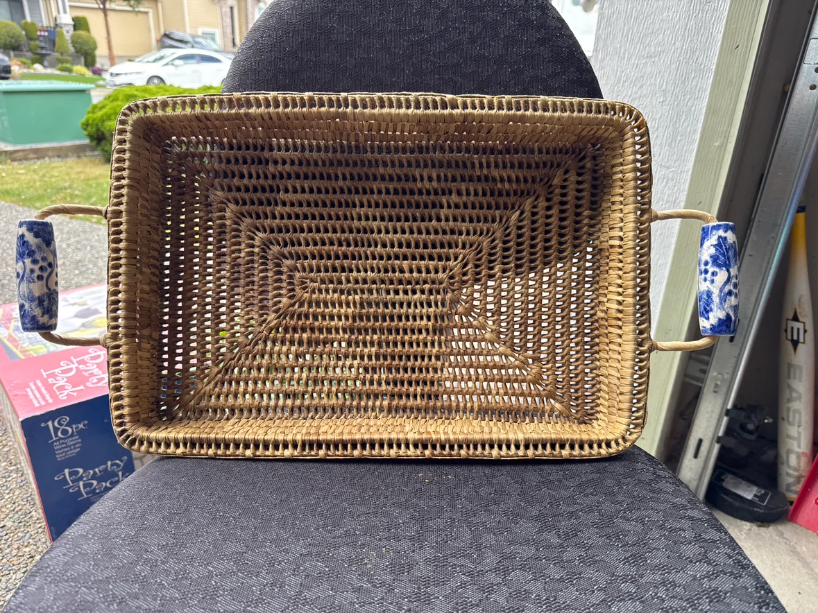 Wicker serving basket