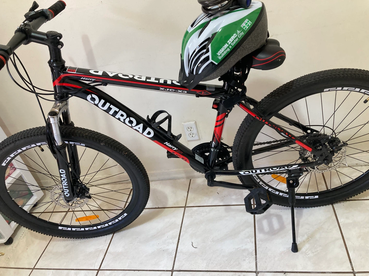 Outroad XJC-X3 Mountain Bike with Helmet and Lock