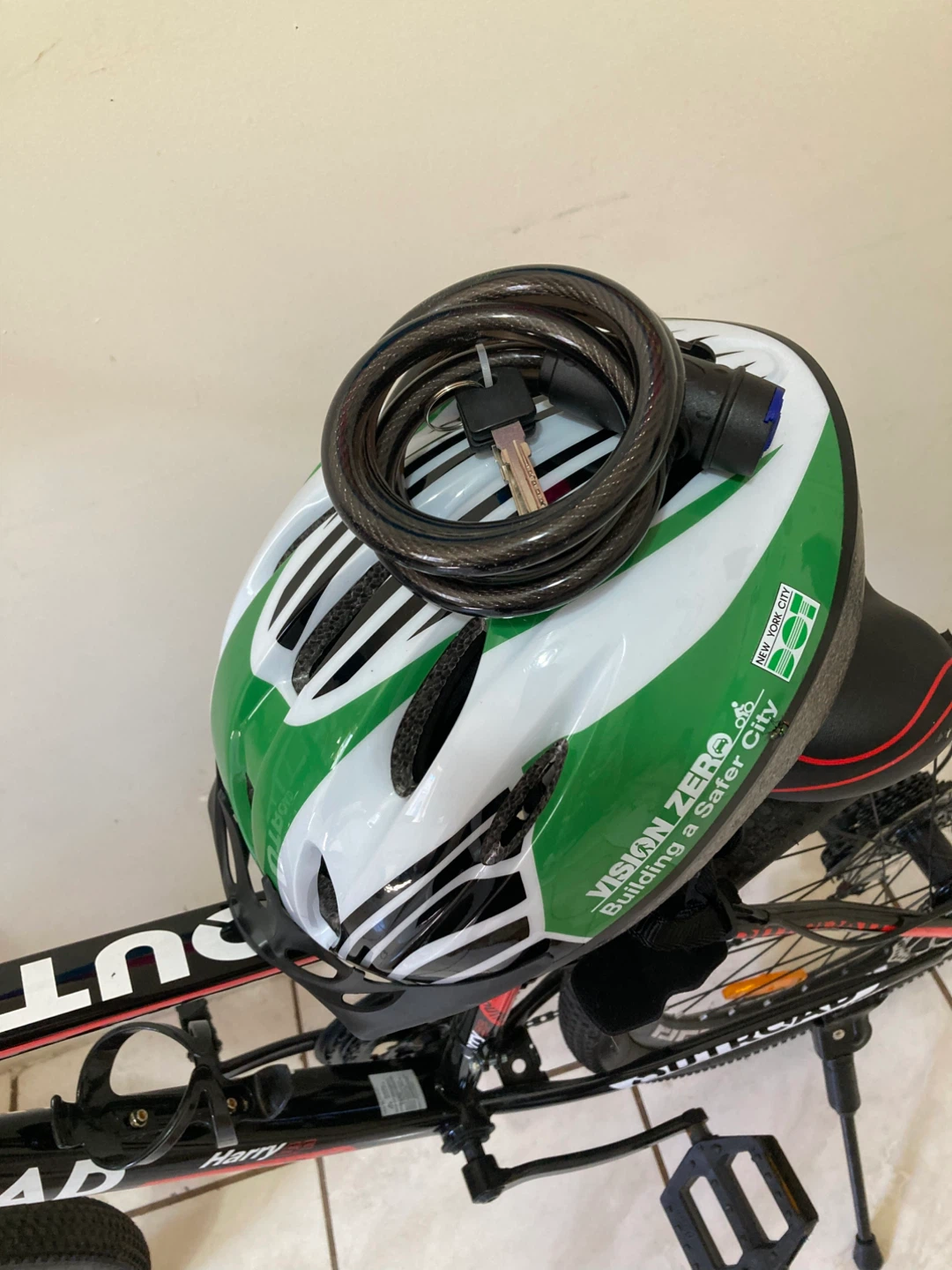 Outroad XJC-X3 Mountain Bike with Helmet and Lock - photo 3