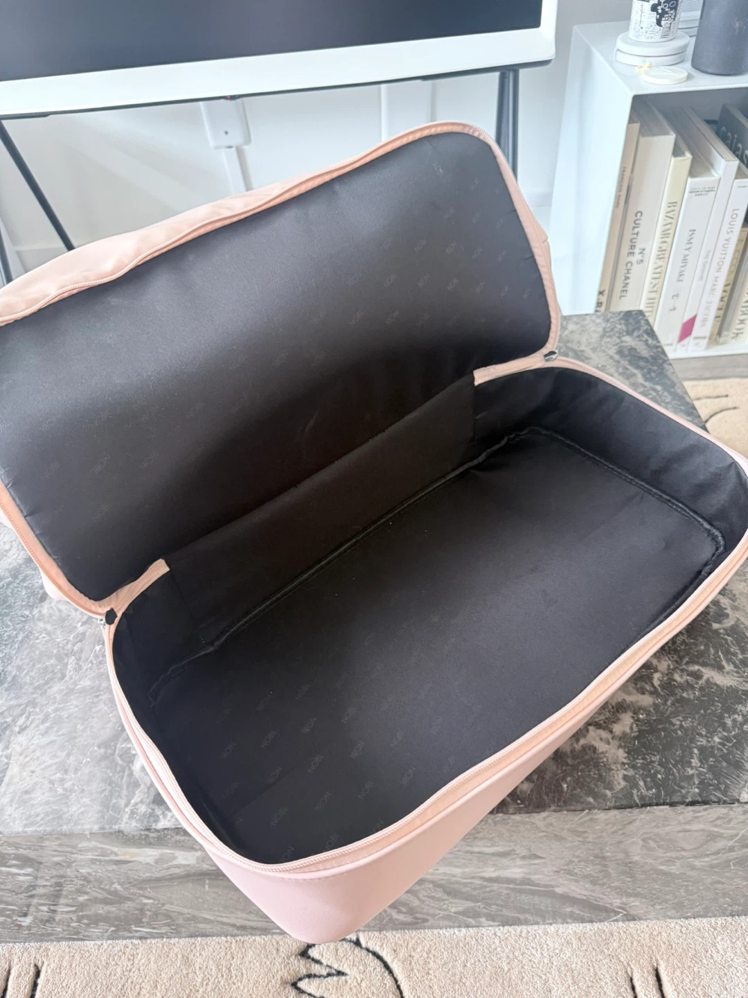 Used only once NOBL PRODUCTS Pink Weekender Bag - photo 5