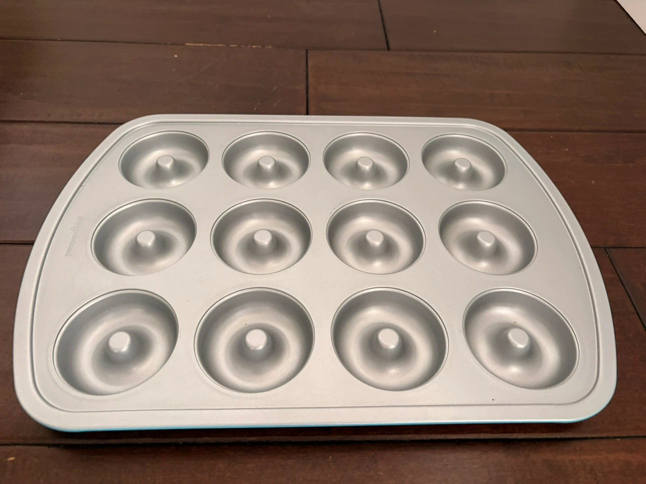 Pampered Chef 12-Cup Donut Pan