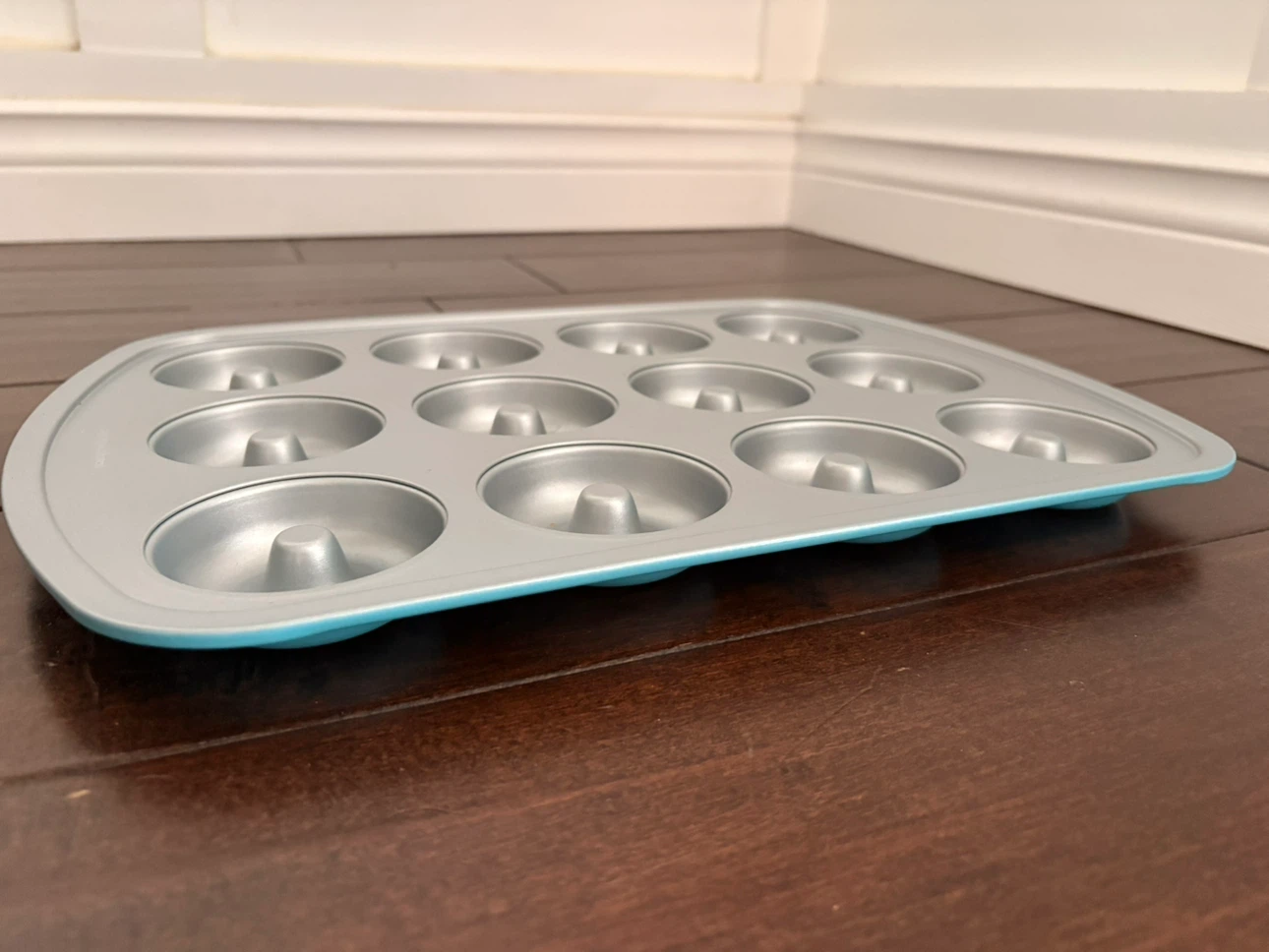 Pampered Chef 12-Cup Donut Pan - photo 2