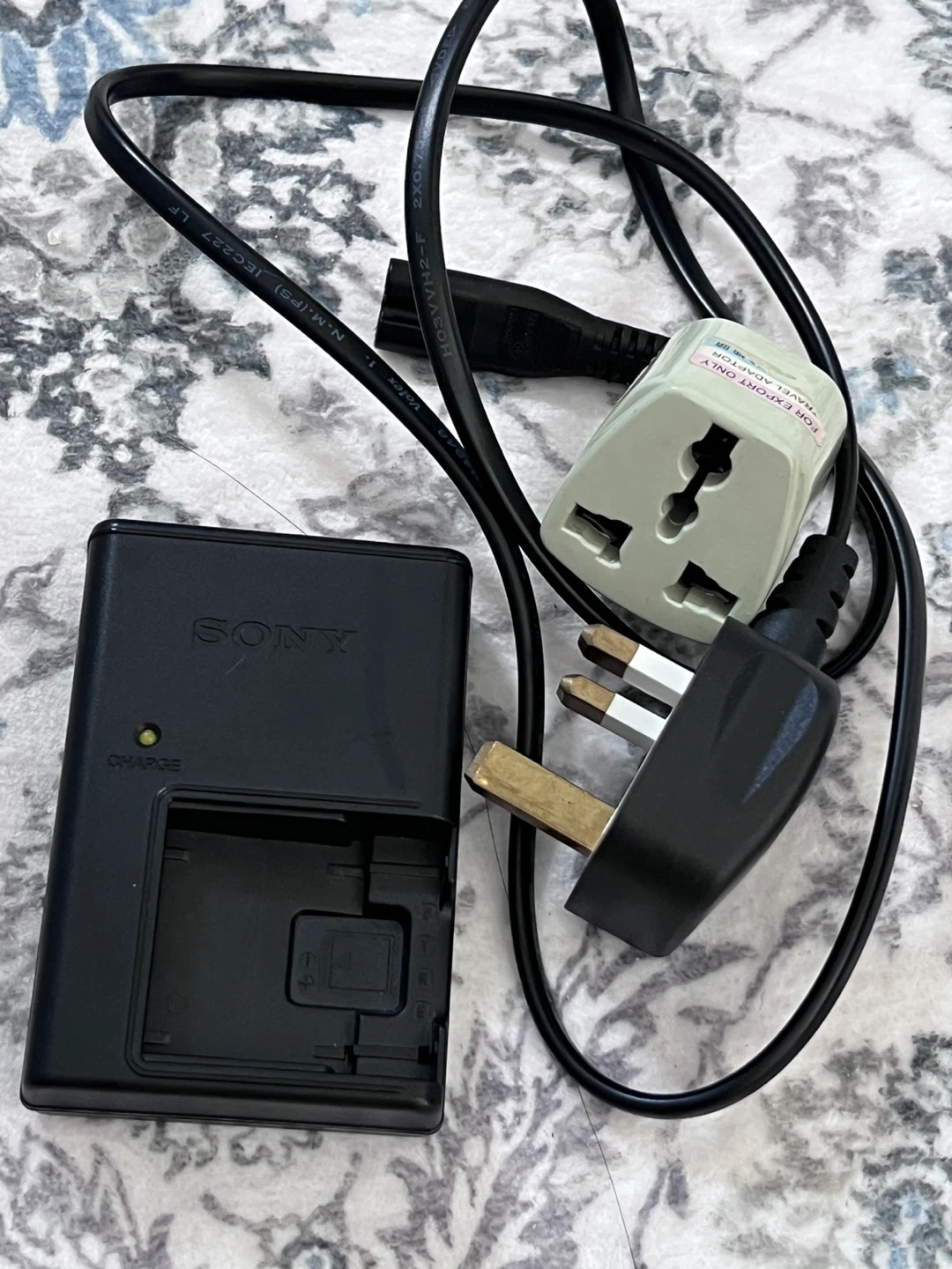 Sony BC-CSD Battery Charger - photo 3