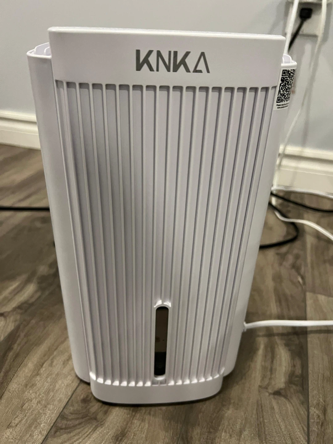 KNKA White Dehumidifier
