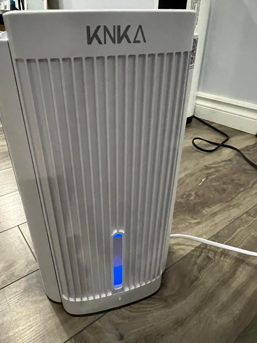 KNKA White Dehumidifier - photo 3