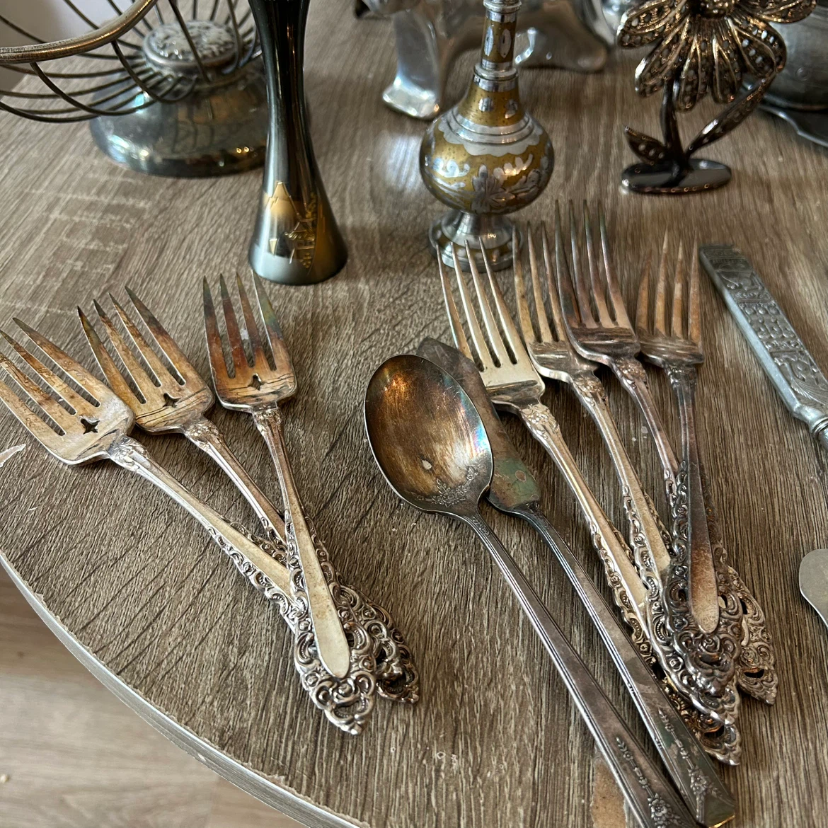 Set Vintage Silverplate, Pewter, & Brass Decor - photo 2