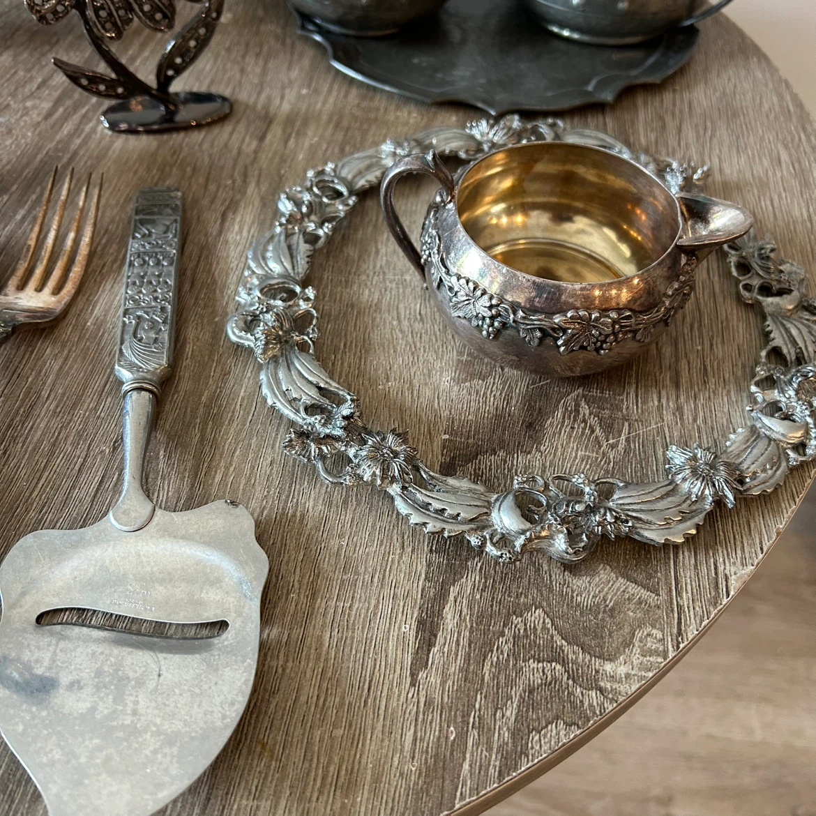 Set Vintage Silverplate, Pewter, & Brass Decor - photo 3