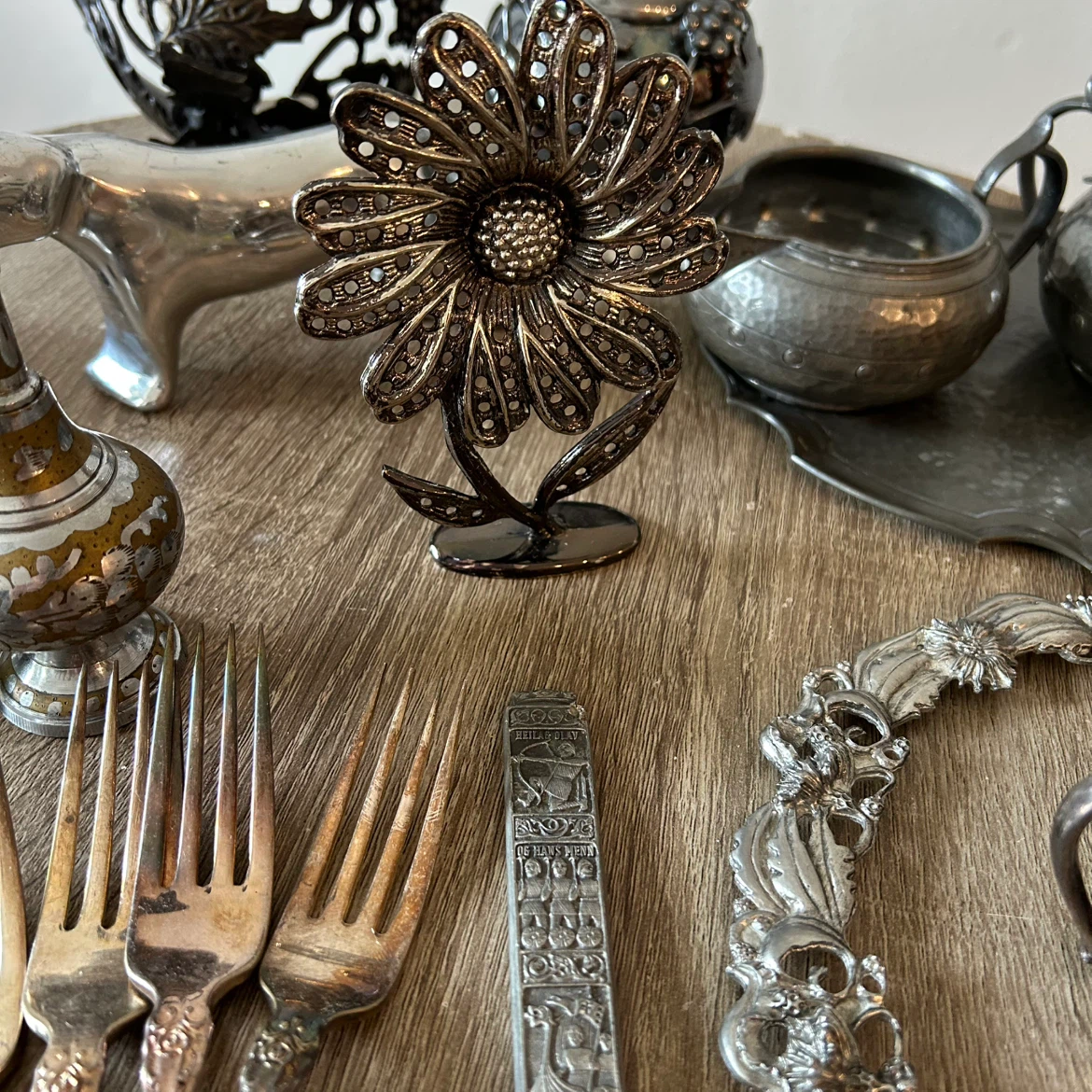 Set Vintage Silverplate, Pewter, & Brass Decor - photo 4