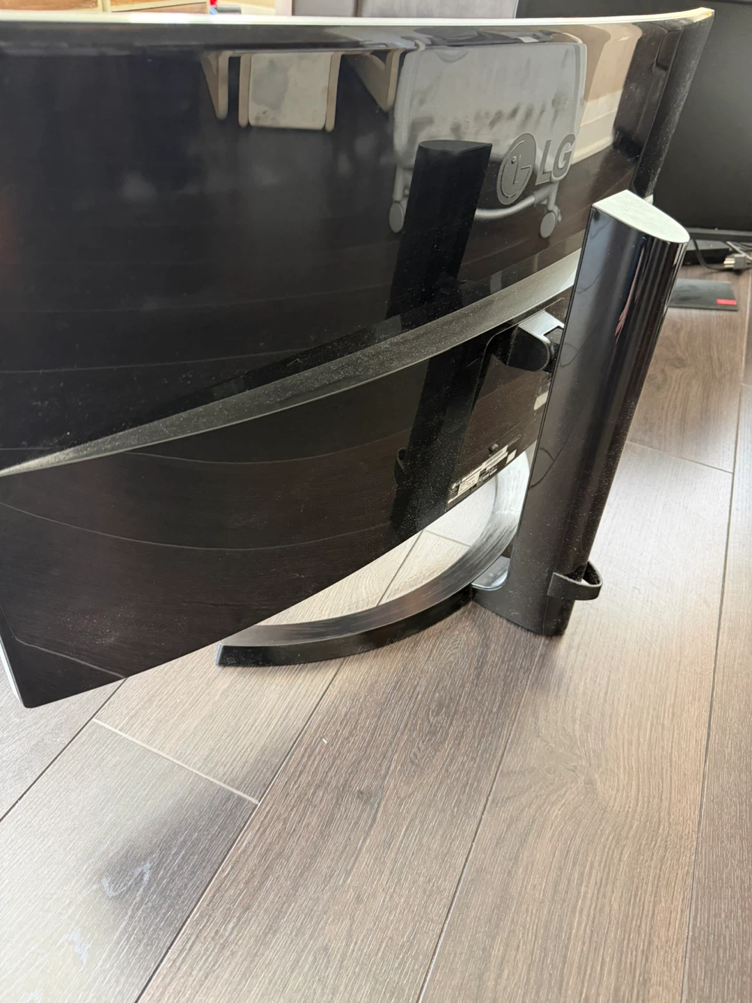 LG Curved Monitor - photo 2