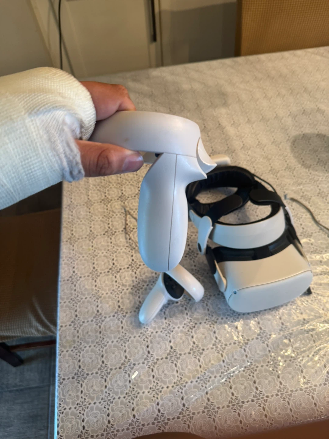 Meta Quest 2 VR Headset with Controllers with custom head strap - photo 5