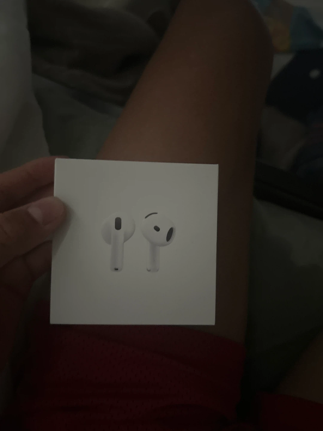 Apple AirPods Pro 4 box