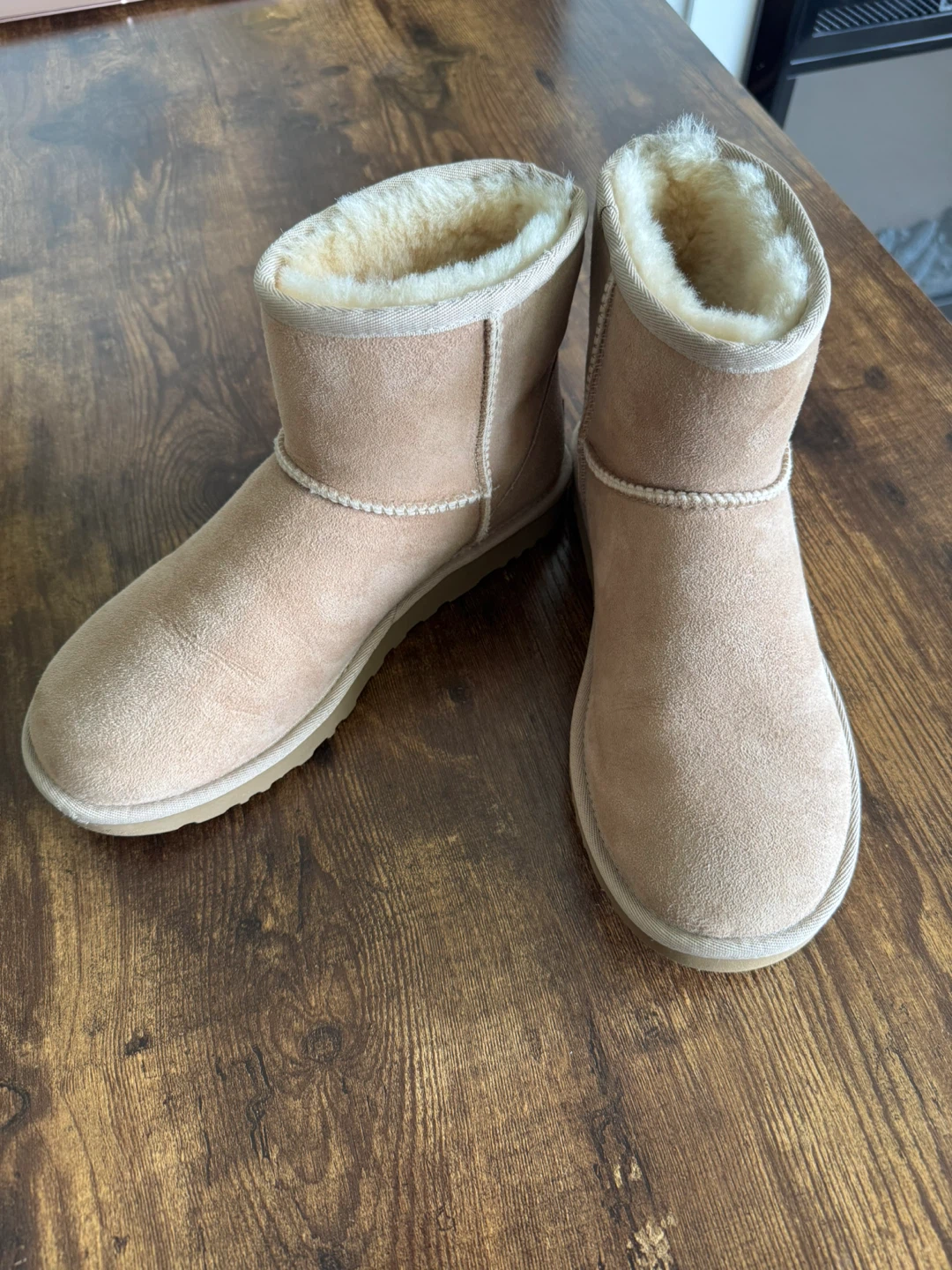 UGG Classic Mini Boots Size 8 - photo 2