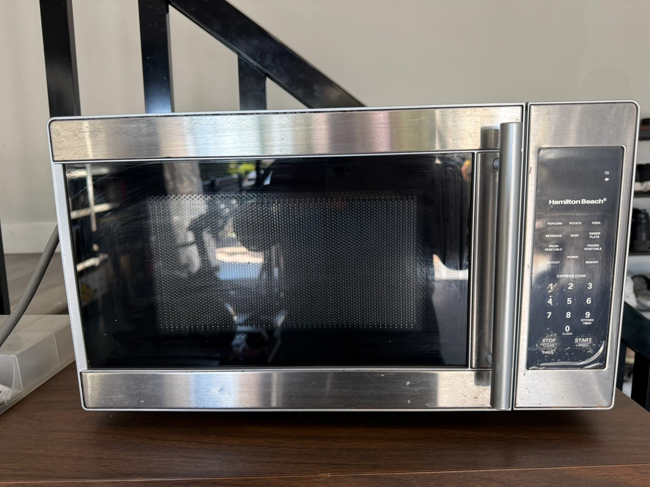Hamilton Beach Microwave Oven - photo 2
