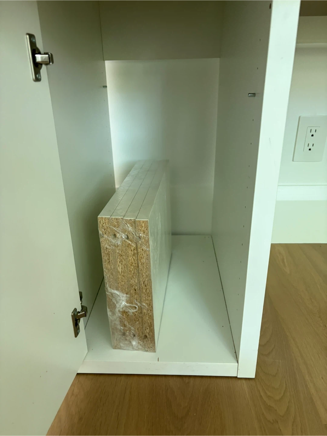 White desk - photo 3
