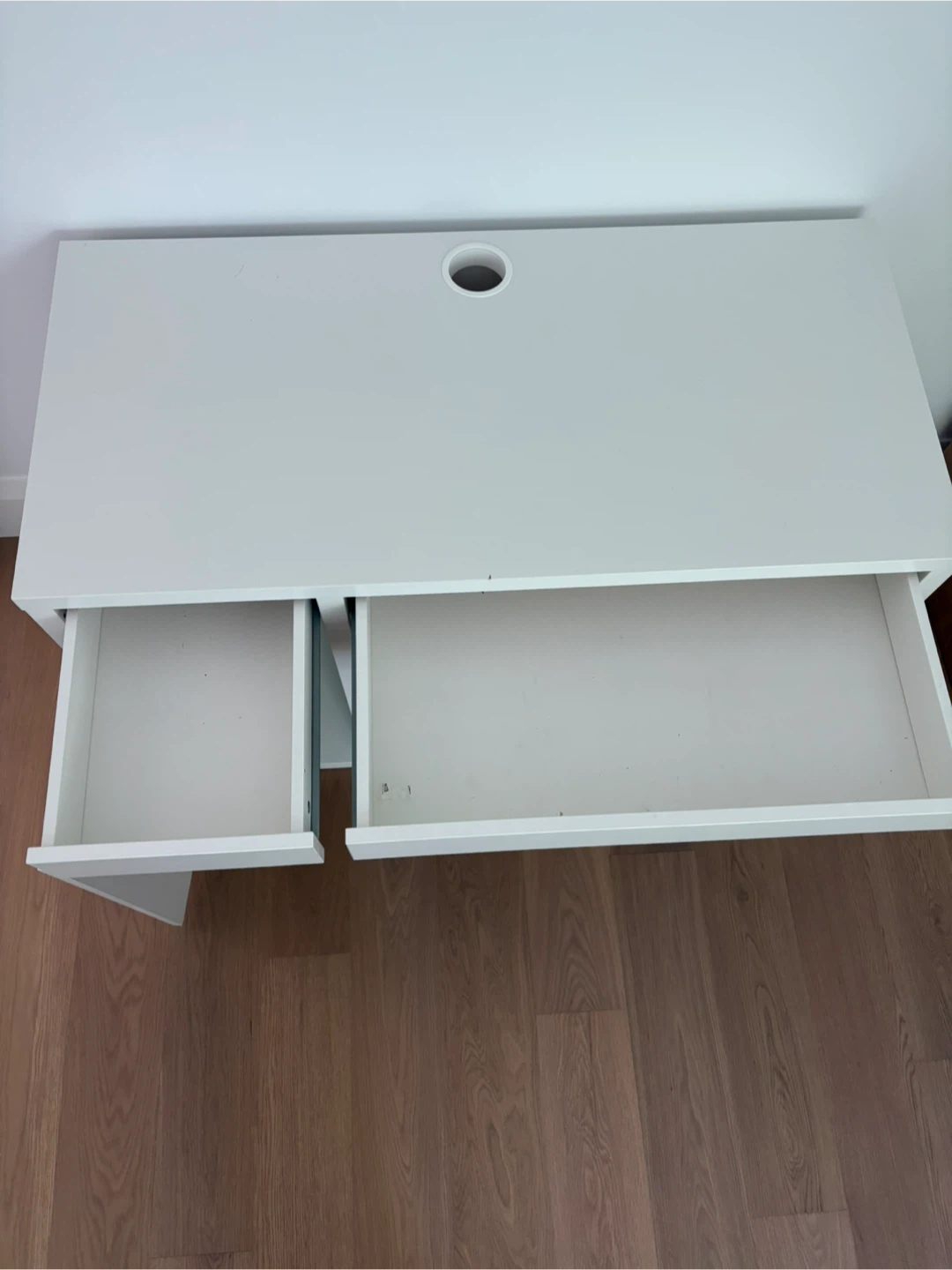 White desk - photo 4