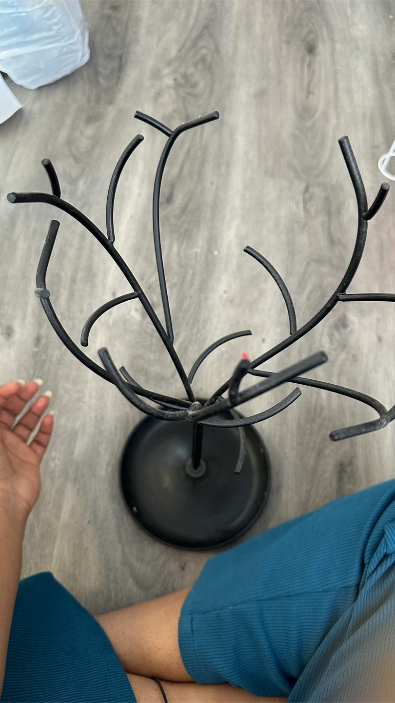 Black Metal Tree-Shaped Jewelry Stand