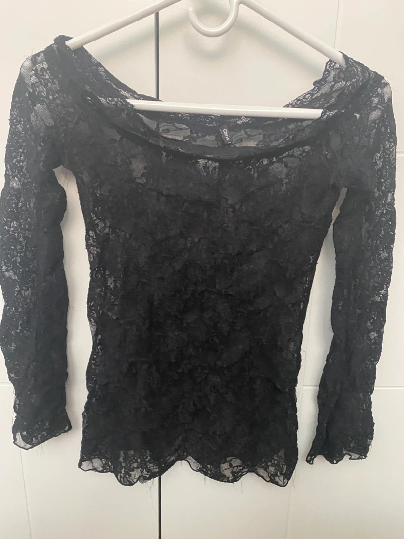 Black Lace Long Sleeve Top