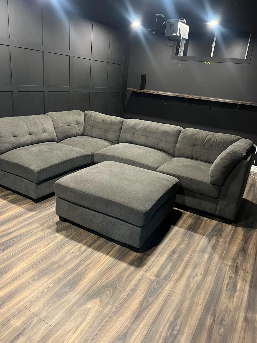 Modern L-Shaped Sofa with Ottoman - Excellent Condition - photo 4
