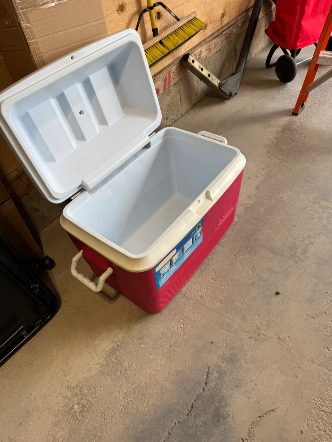 Cooler Rubbermaid 56 Quart Ice Chest Cooler - photo 2