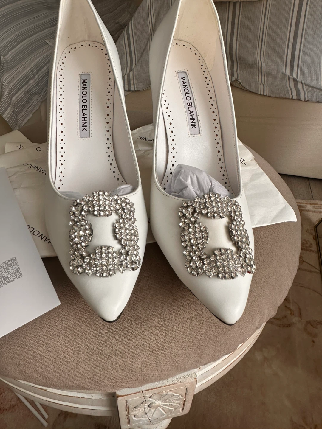 Manolo Blahnik White Satin Hangisi Pumps Size 39