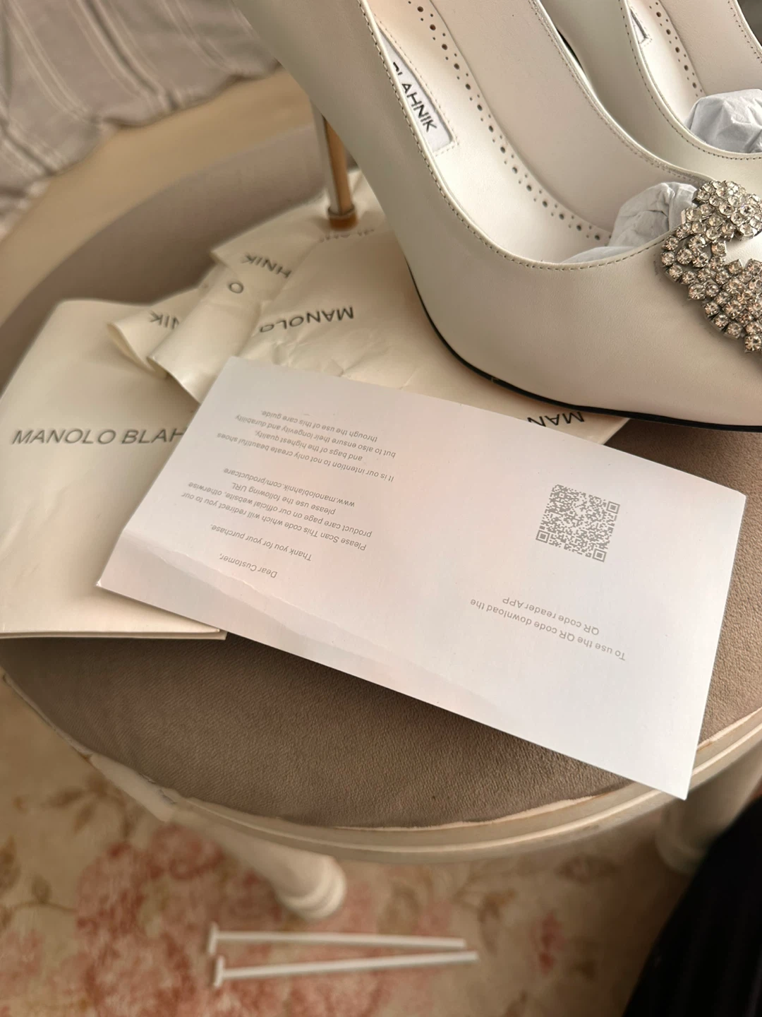 Manolo Blahnik White Satin Hangisi Pumps Size 39 - photo 5