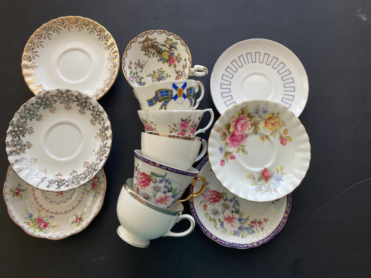 Set of 6 mismatch Vintage Teacups and Saucers - photo 2