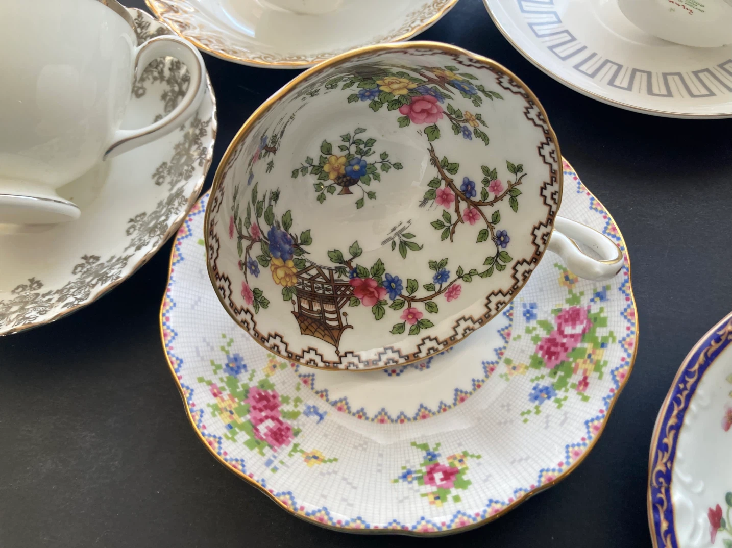 Set of 6 mismatch Vintage Teacups and Saucers - photo 4
