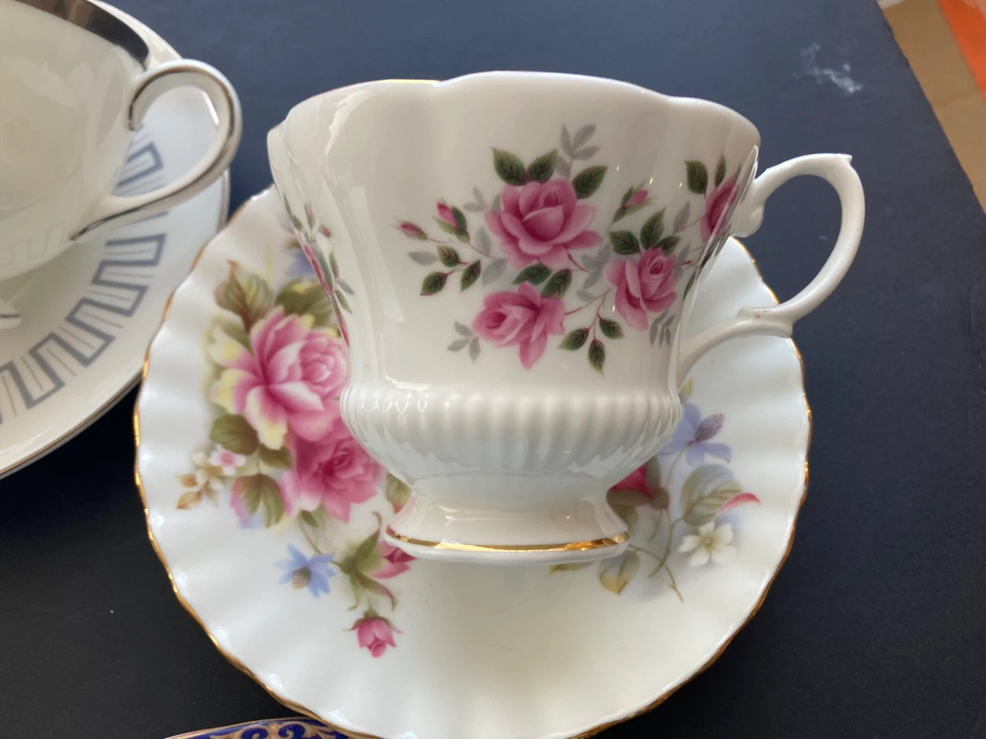 Set of 6 mismatch Vintage Teacups and Saucers - photo 5