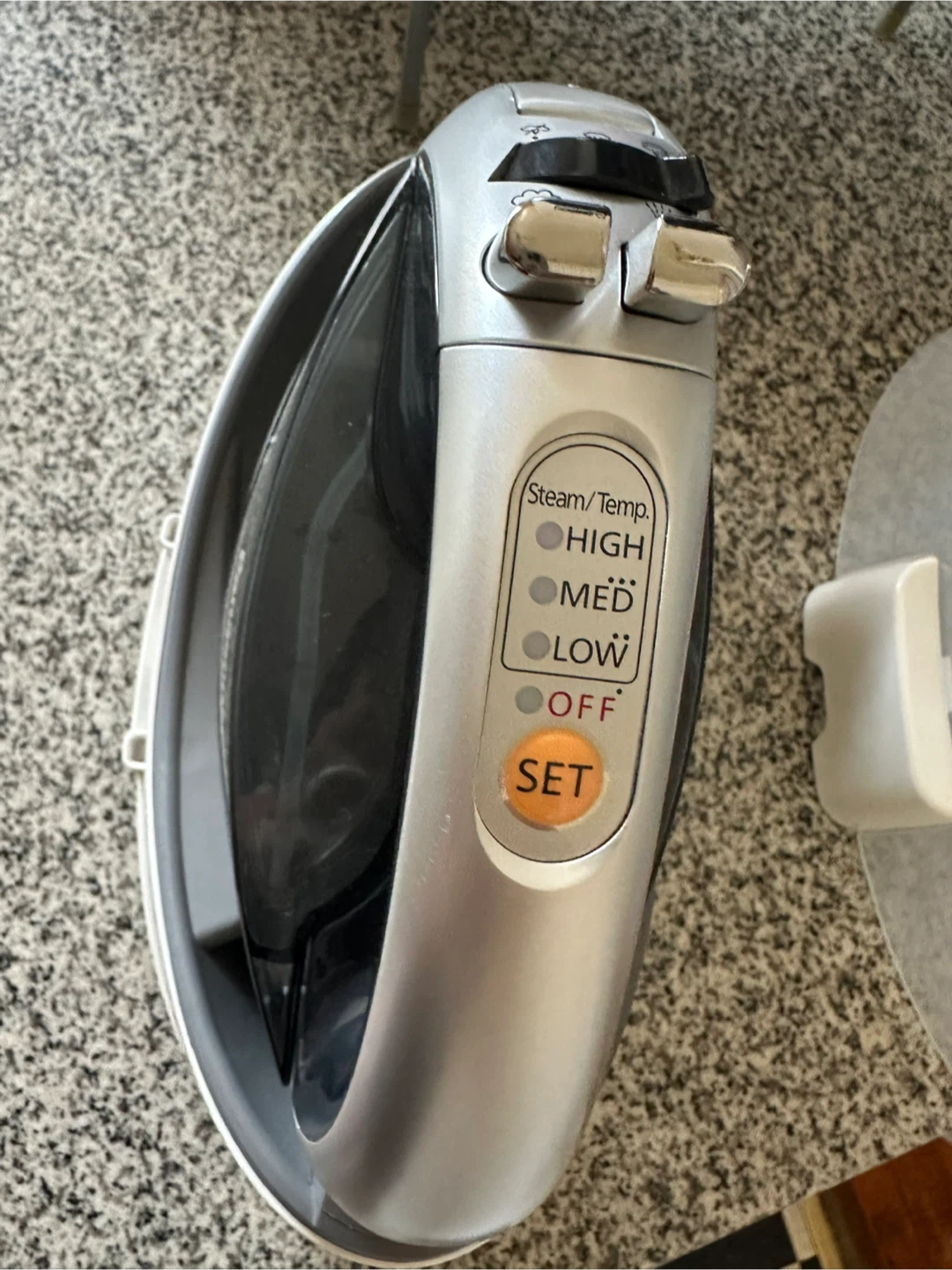 Panasonic NI-WL600 Cordless Iron - photo 2