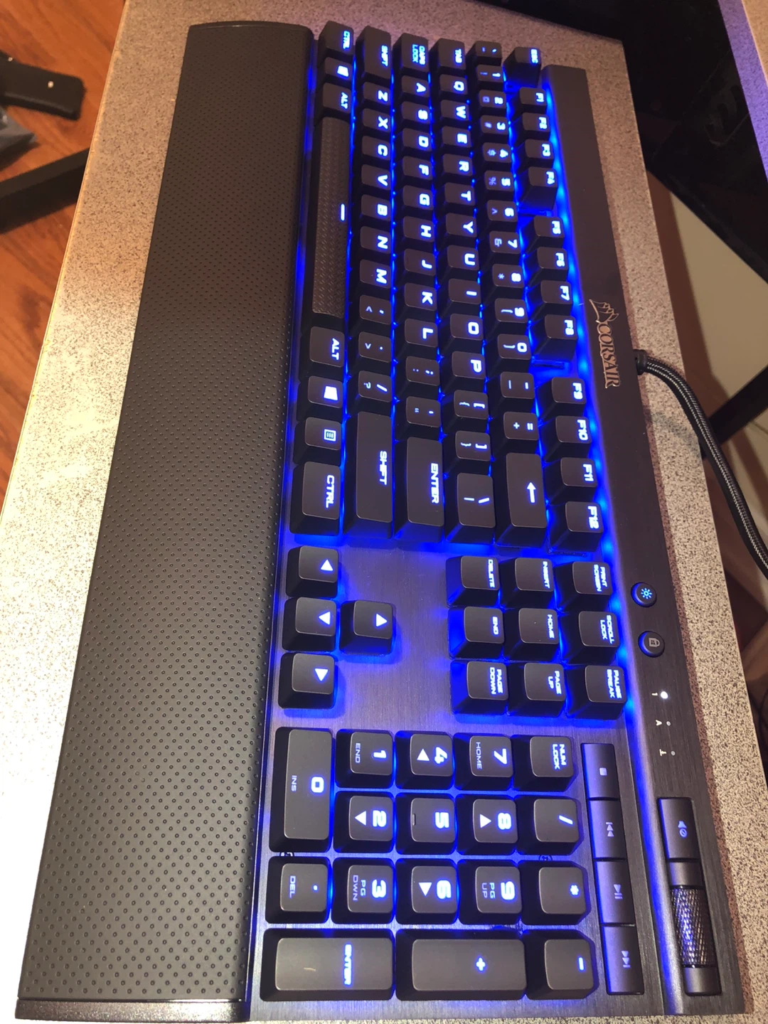 Corsair K70 LUX keyboard. - photo 5