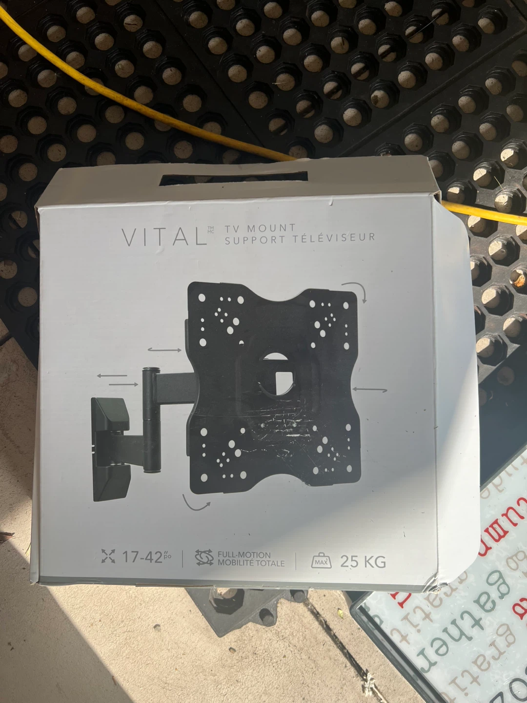 VITAL Full-Motion TV Mount