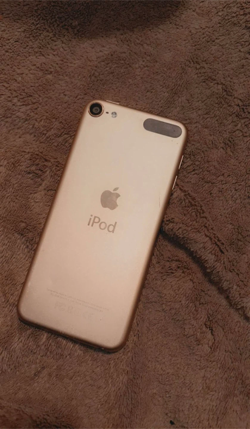 Apple iPod Touch (Gold) with Rainbow Case - photo 2