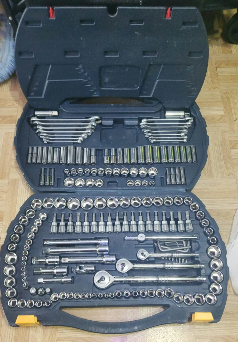 Mastercraft Socket and Wrench Set