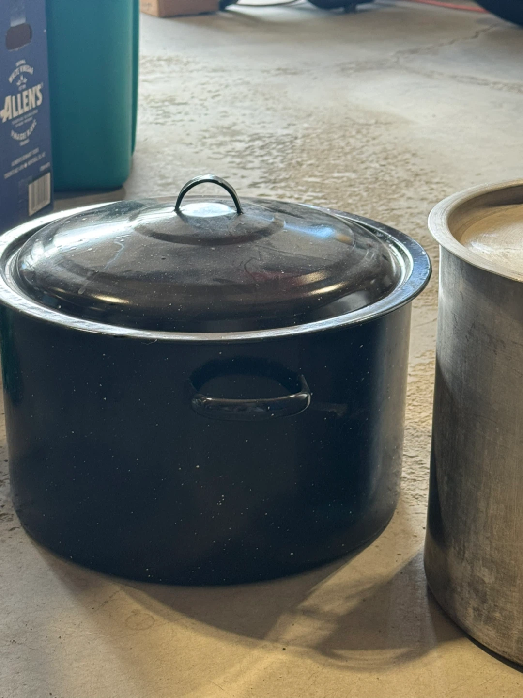 2 Large Stock Pots with Lids - photo 2