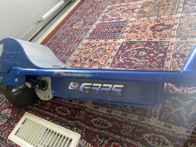 Razor E325 Electric Scooter - photo 4