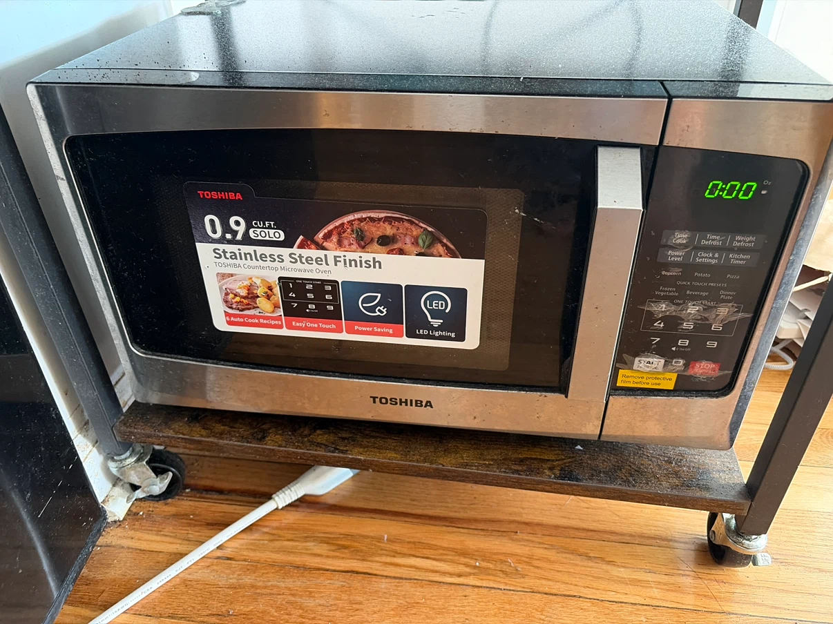 Toshiba 0.9 cu.ft. Stainless Steel Countertop Microwave