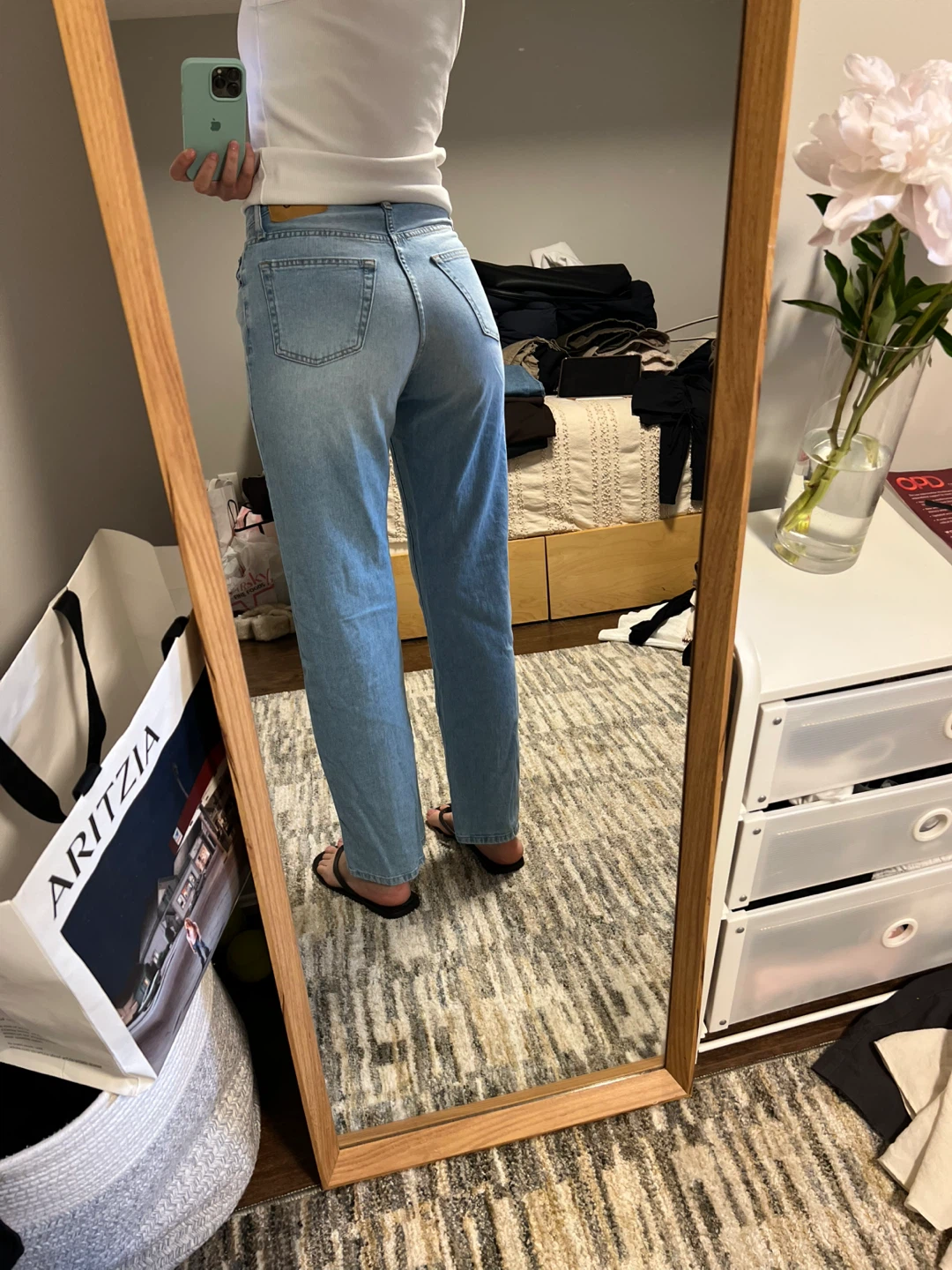 BDG Light Wash Denim Jeans Size 28 - photo 3