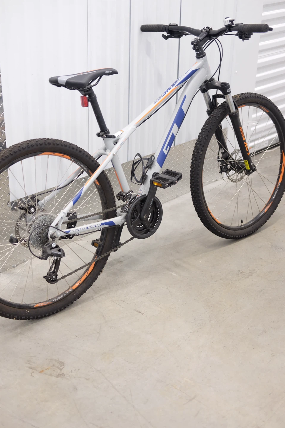 GT Aggressor Pro Mountain Bike - photo 3