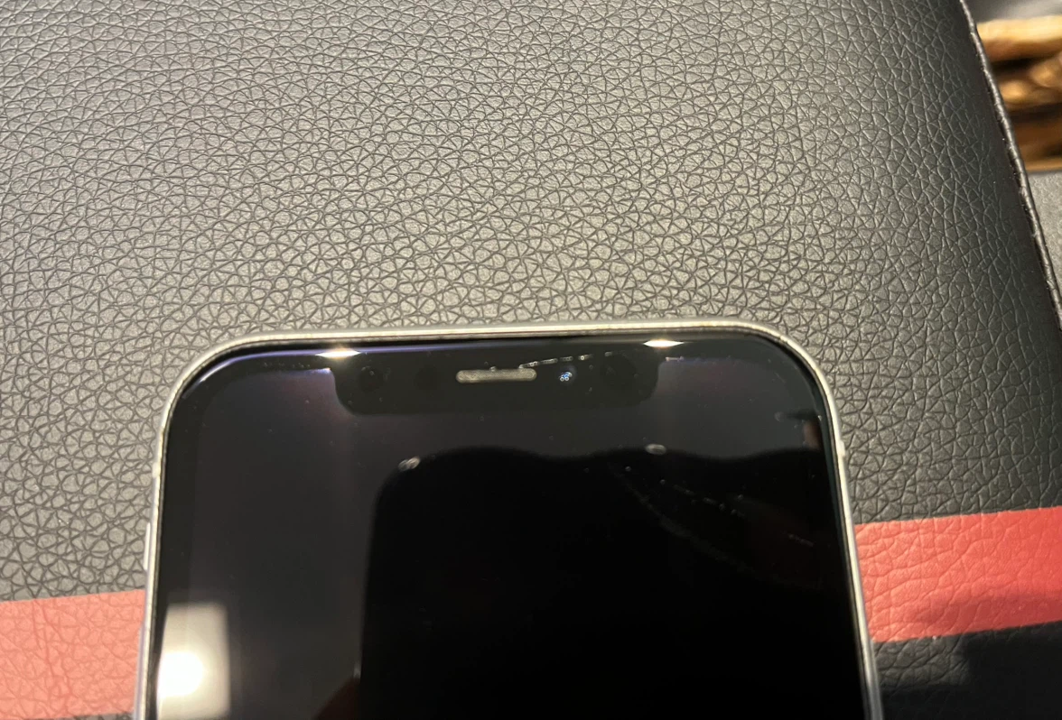 White Apple iPhone XR - photo 3