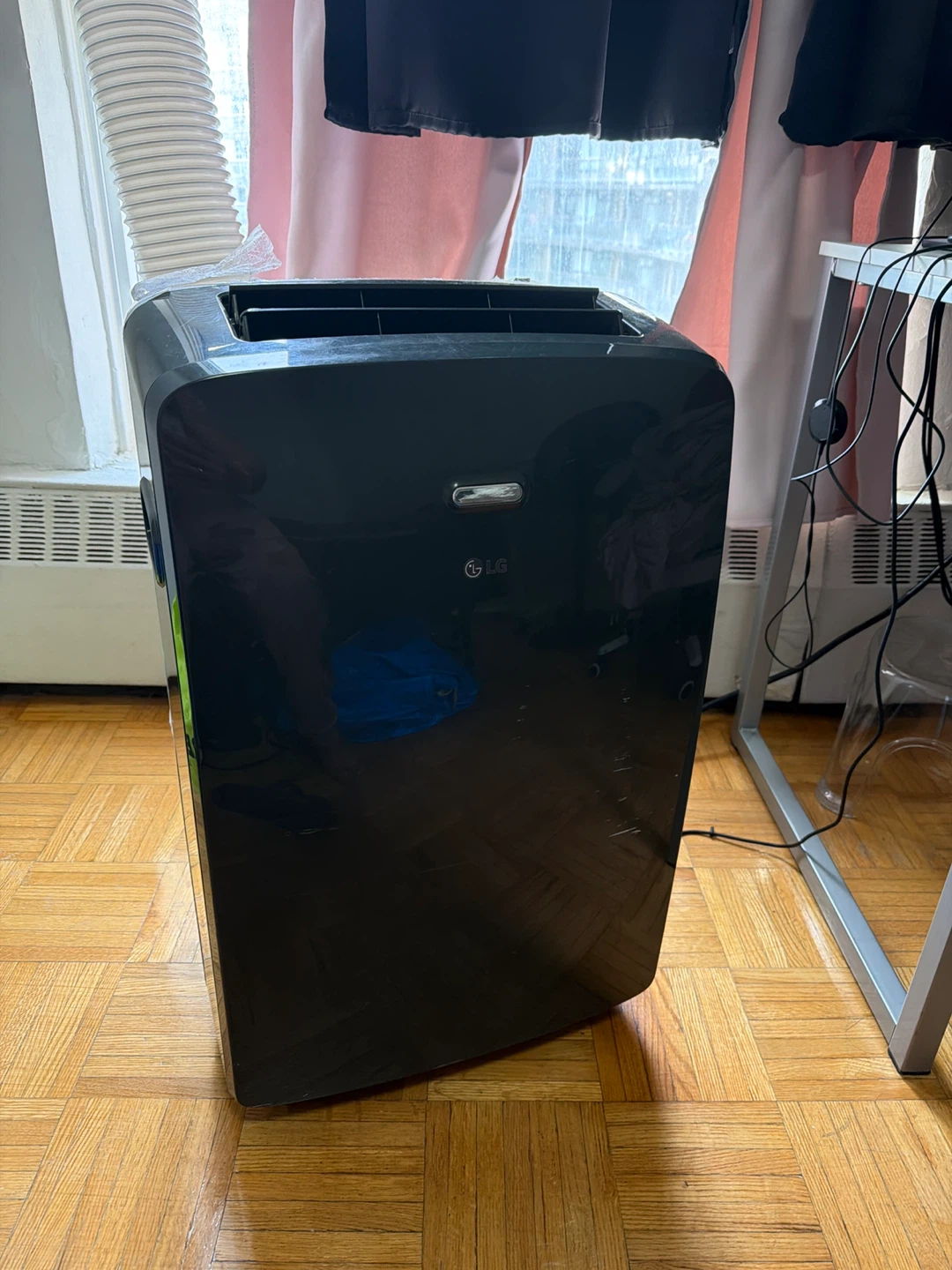 LG Portable Air Conditioner - photo 2
